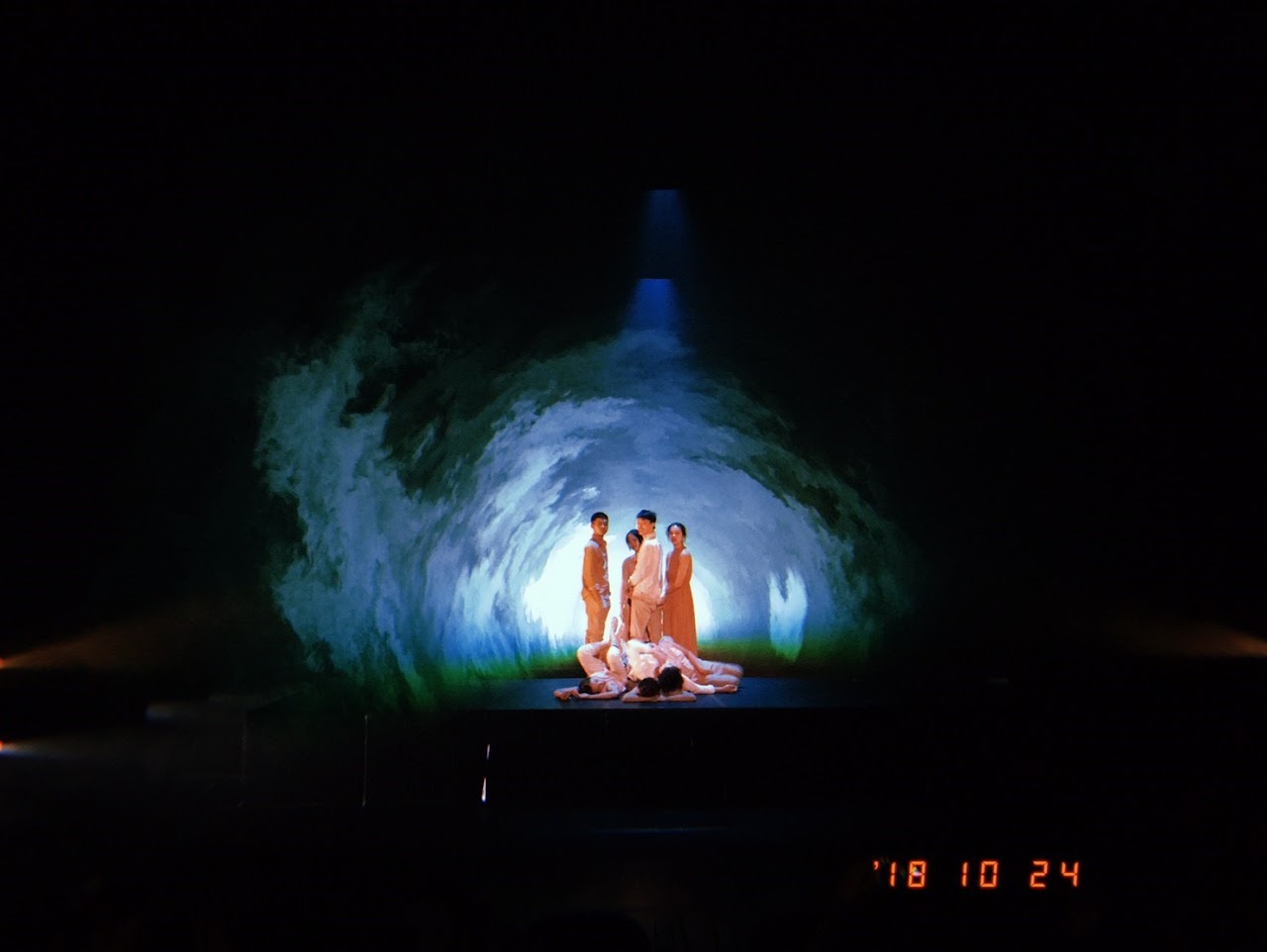 戲劇廳彩排測試雷射機效果