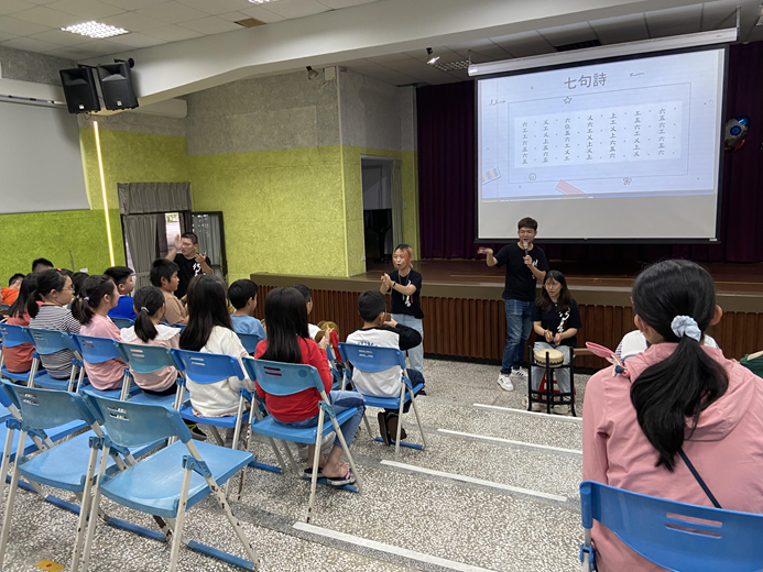 在羅東成功國小進行「北藝大北管小學堂」北管工作坊。