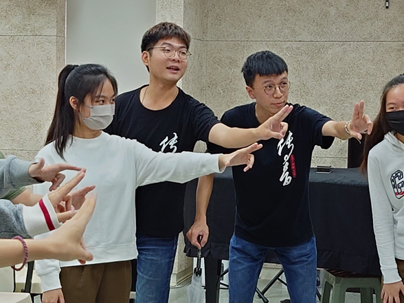 在羅東高中進行北管音樂與戲曲工作坊。