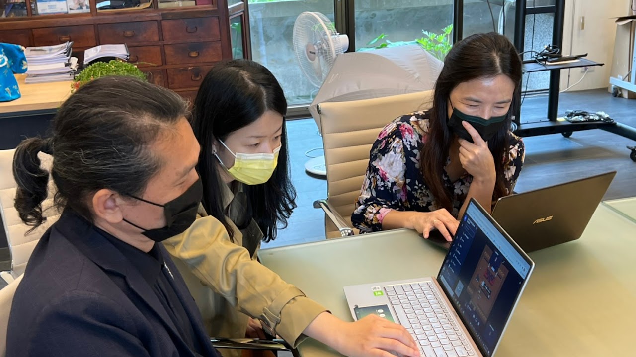 舉辦Gather Town線上市集,線上展示團隊成果。