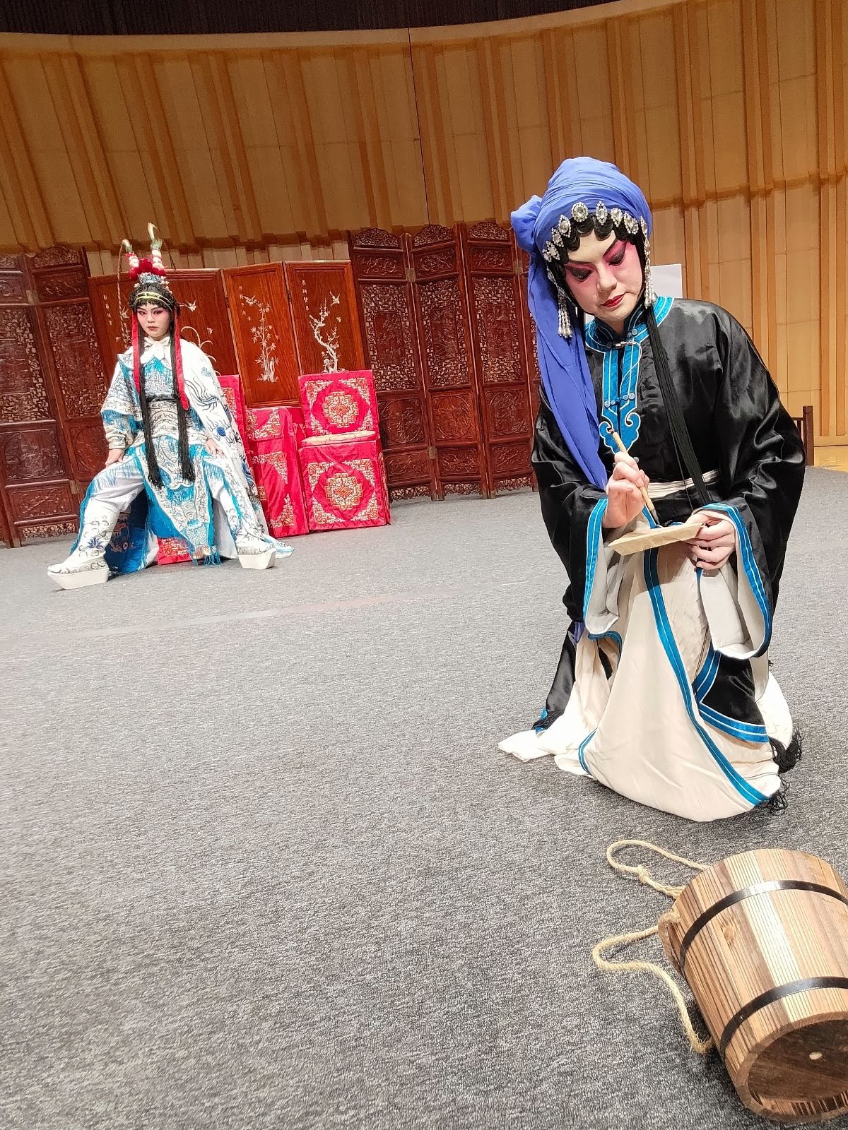 演出：咬臍憐憫李三娘苦境，願意為李三娘送書信給其夫婿。