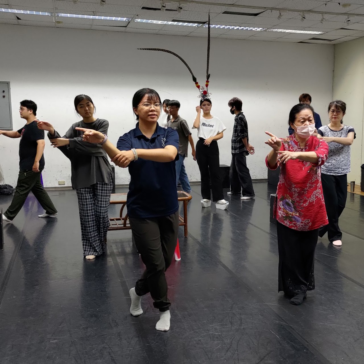 開學後週五上課借用戲劇系教室排練。