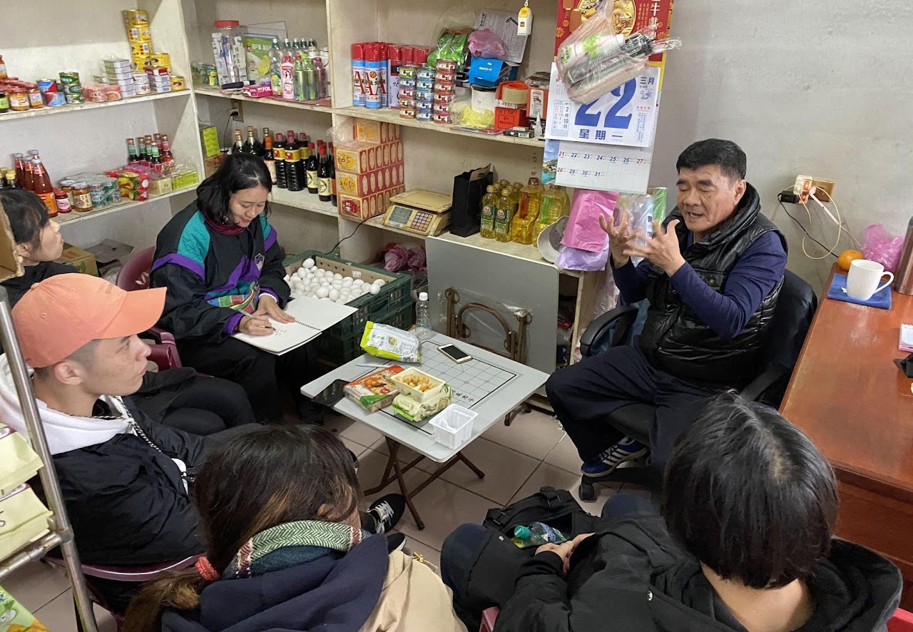 學生與雜貨店江大哥訪談