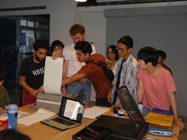 墨西哥藝術家MIGUEL BRUNO RUIZ與ALBERTO VIVAR ABASCAL帶領學生製作書報攤與出版品印製