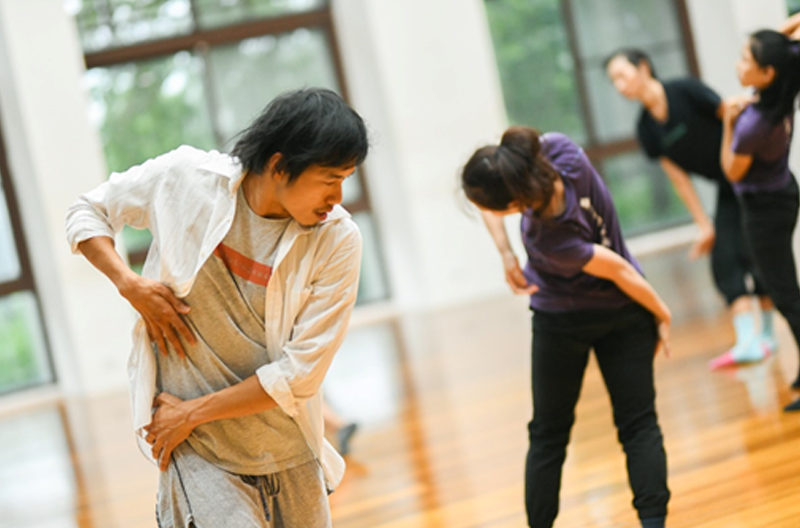 第一梯次《趨勢探究‧洞窺頂尖》肢體工作坊，編舞家張建明授課片段