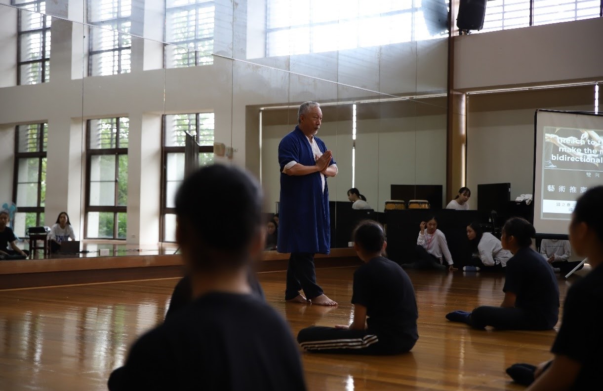 第三梯次《創作分享‧舞動歐風》，張曉雄主任開場致詞活動歡迎參加學員們的蒞臨