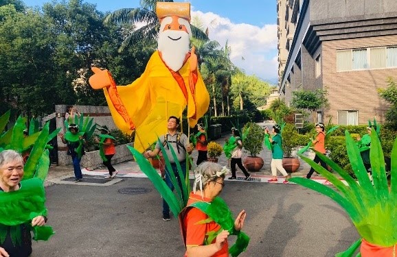 第一次練習全部的人一起練習，看起來很進入狀況喔！