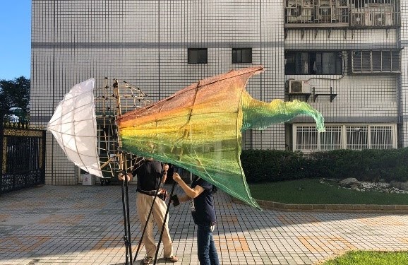 這周開始為大魚加上衣裳，先將半成品帶到室外看效果，以利修正。